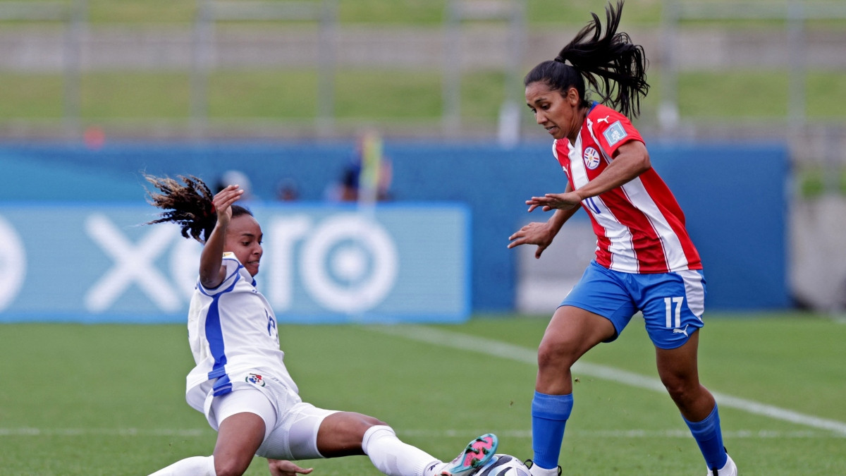 Cau thu nu coi ao an mung khi doi nha du World Cup-Hinh-6