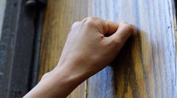 Di xa qua 3 ngay, ve nha phai go 3 lan moi mo cua