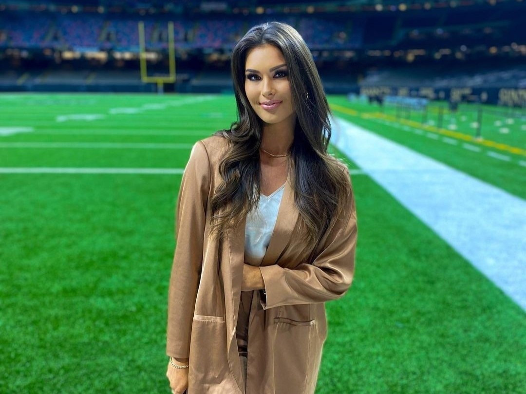 Hàng nghìn dân mạng để lại bình luận khen ngợi sắc vóc Aileen dưới bài đăng. Đáp lại, cô gái 27 tuổi bày tỏ sự cảm kích trước tình cảm nhận được và hóm hỉnh: "Tôi không ngờ mọi người lại thích chiếc áo cổ lọ đến thế".