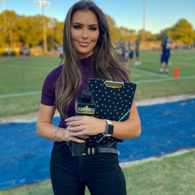 Aileen sinh ra tại Weeki Wachee, Florida, hiện làm việc cho BRProud News. Cô chủ yếu phụ trách đưa tin về đội New Orleans Saints. Nữ phóng viên tốt nghiệp Đại học East Carolina, chuyên ngành báo chí truyền thông.