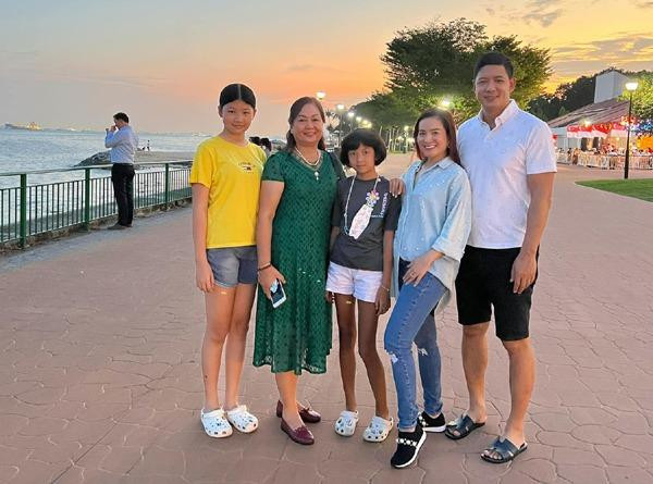 Me chong lam nhan vien o tram y te xa cua Anh Tho