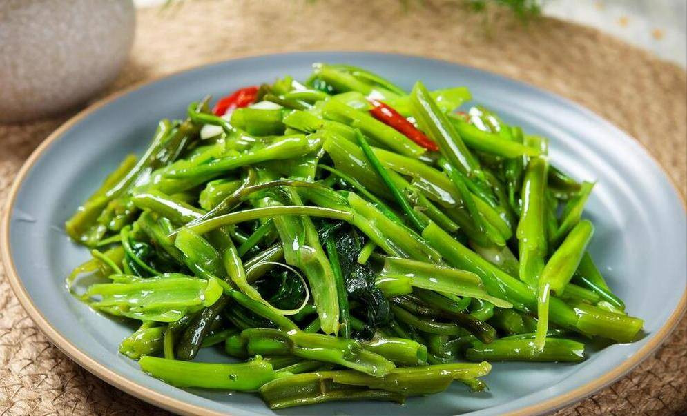 Tuyệt chiêu giúp rau muống xào xanh như ngọc, giòn ngọt hết chê Tuyet chieu giup rau muong xao xanh nhu ngoc, gion ngot het che