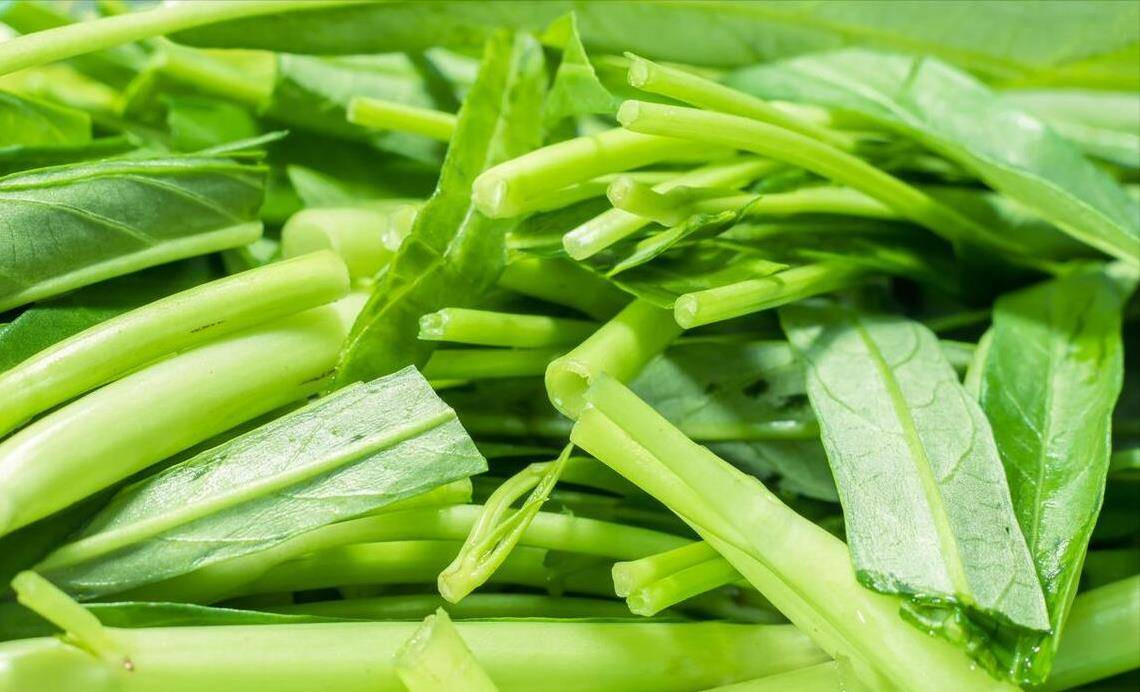 Tuyệt chiêu giúp rau muống xào xanh như ngọc, giòn ngọt hết chê - Hình 3 Tuyet chieu giup rau muong xao xanh nhu ngoc, gion ngot het che-Hinh-3