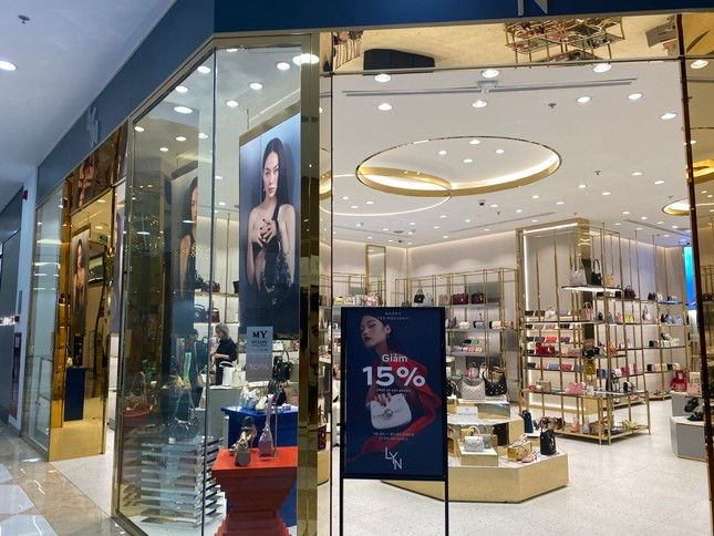 Các thương hiệu triển khai giảm giá đầu năm nhưng vẫn không hút khách