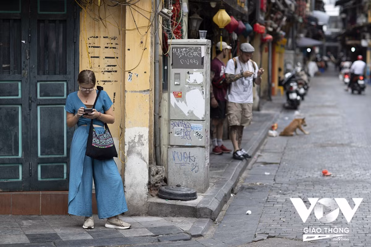 Phố cổ là điểm đến ưa thích của du khách quốc tế khi đến Hà Nội.