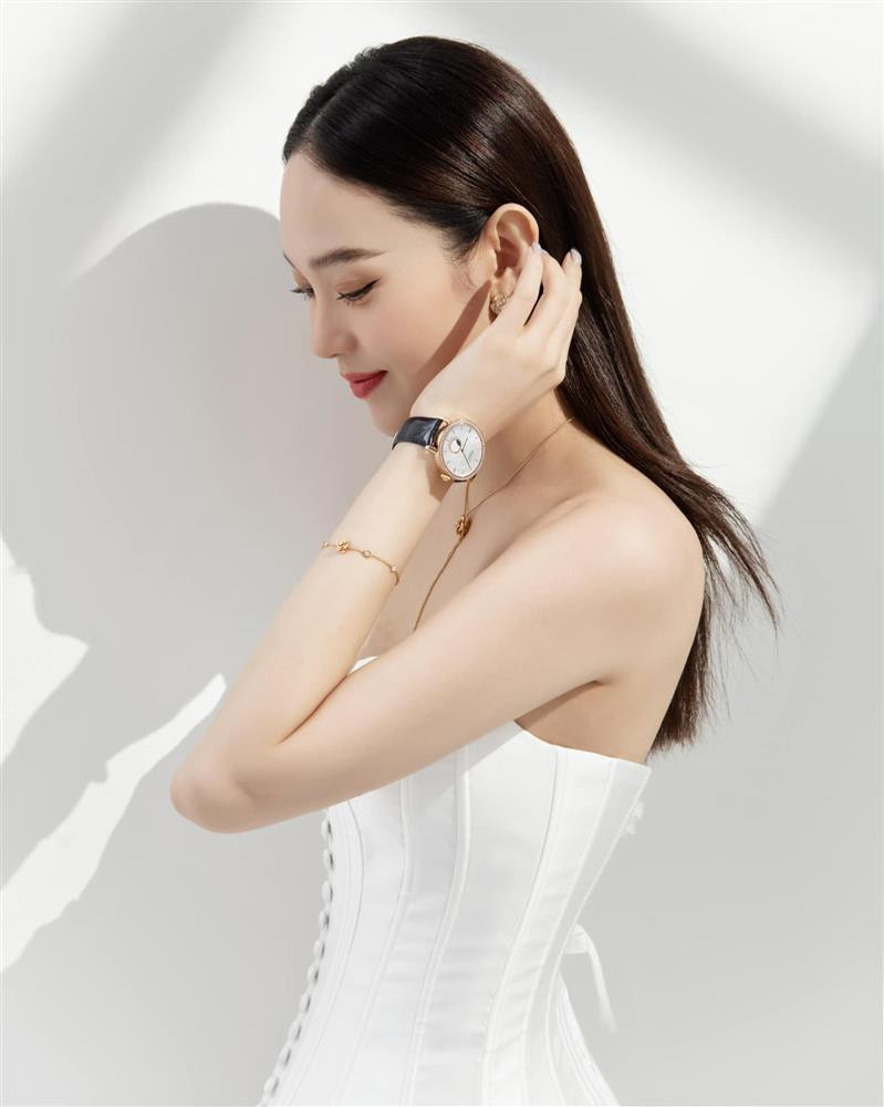 Minh Hang voc dang thon gon dau thai ky nhin phat me-Hinh-2