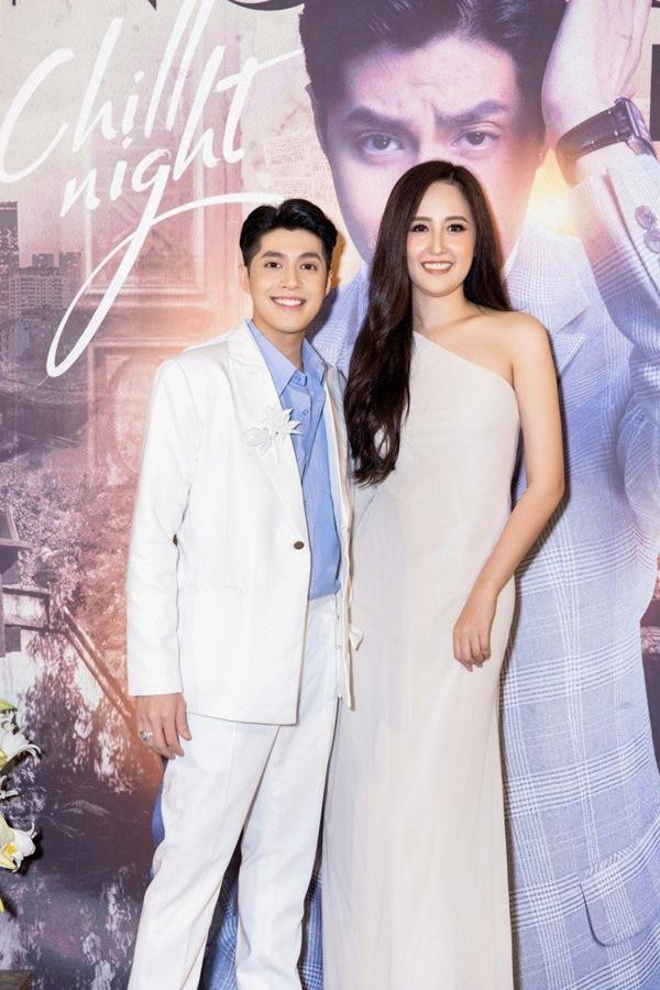 Noo Phuoc Thinh do nguoi khi bi hoi chuyen 