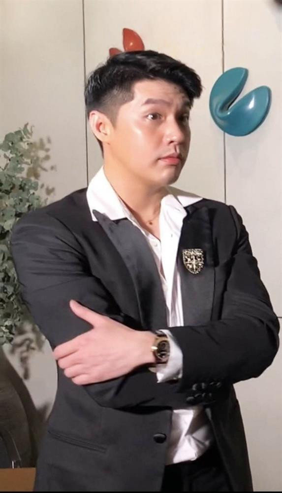 Noo Phuoc Thinh do nguoi khi bi hoi chuyen 