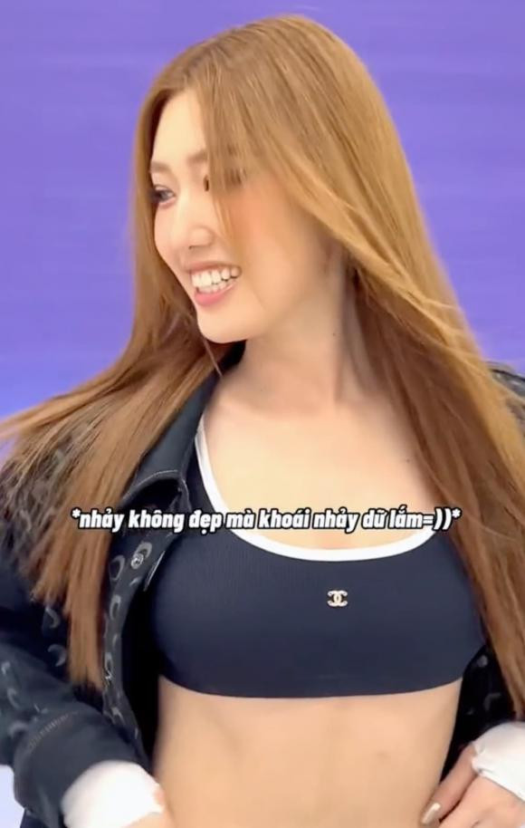 Thúy Ngân qua ảnh thật và ảnh bị quay lén khác nhau thế nào? ảnh 5 Thúy Ngân qua ảnh thật và ảnh bị quay lén khác nhau thế nào? ảnh 5