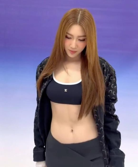 Thúy Ngân qua ảnh thật và ảnh bị quay lén khác nhau thế nào? ảnh 3 Thúy Ngân qua ảnh thật và ảnh bị quay lén khác nhau thế nào? ảnh 3