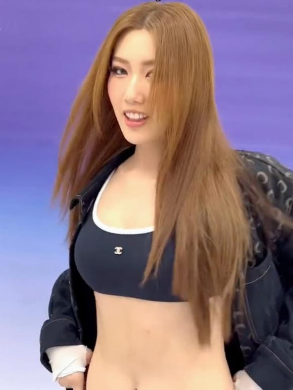 Thúy Ngân qua ảnh thật và ảnh bị quay lén khác nhau thế nào? ảnh 4 Thúy Ngân qua ảnh thật và ảnh bị quay lén khác nhau thế nào? ảnh 4