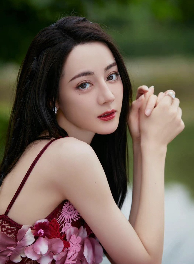 Địch Lệ Nhiệt Ba tiết lộ lý do "ở ẩn" 7 tháng ảnh 1