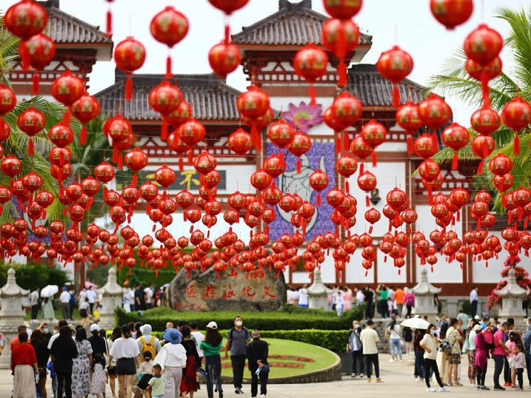 Hinh anh nguoi dan Trung Quoc ron ra chuan bi Tet-Hinh-6