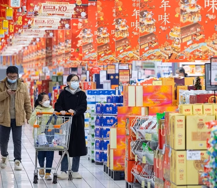 Hinh anh nguoi dan Trung Quoc ron ra chuan bi Tet-Hinh-5