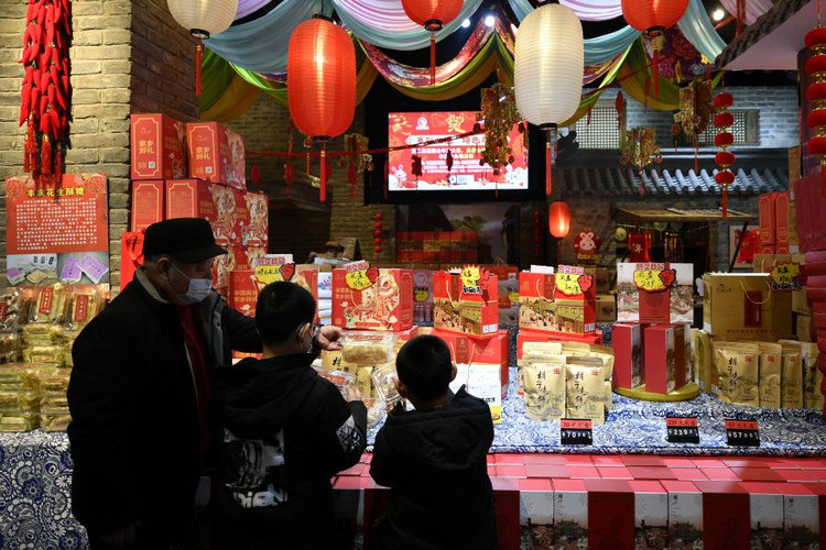 Hinh anh nguoi dan Trung Quoc ron ra chuan bi Tet