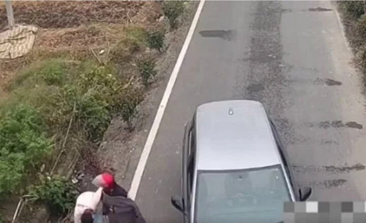 Tai xe khoc nac khi biet nguoi minh dam trung