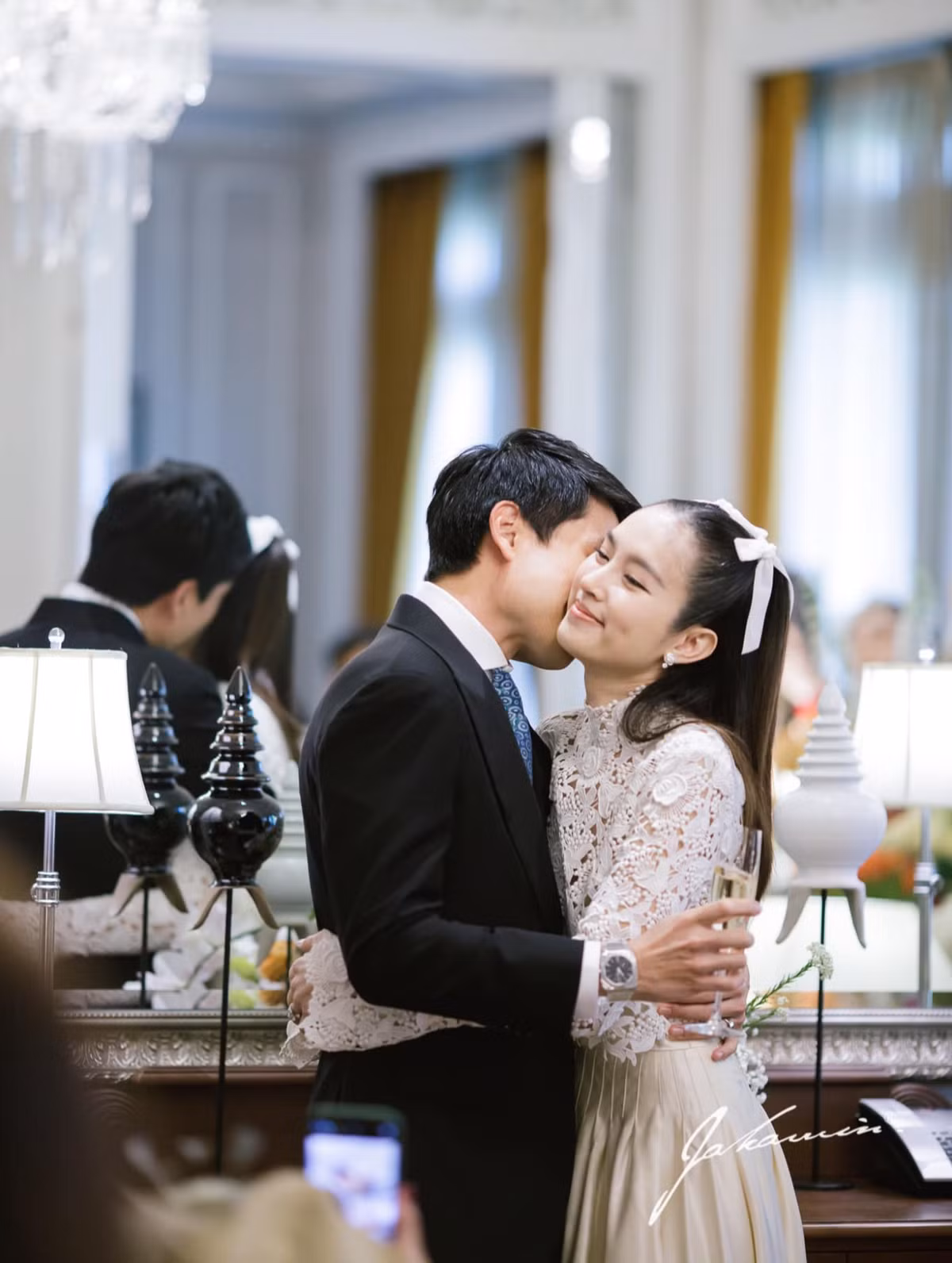 Hoa hau chuyen gioi Nong Poy duoc nha chong tang vuong mien vang-Hinh-6