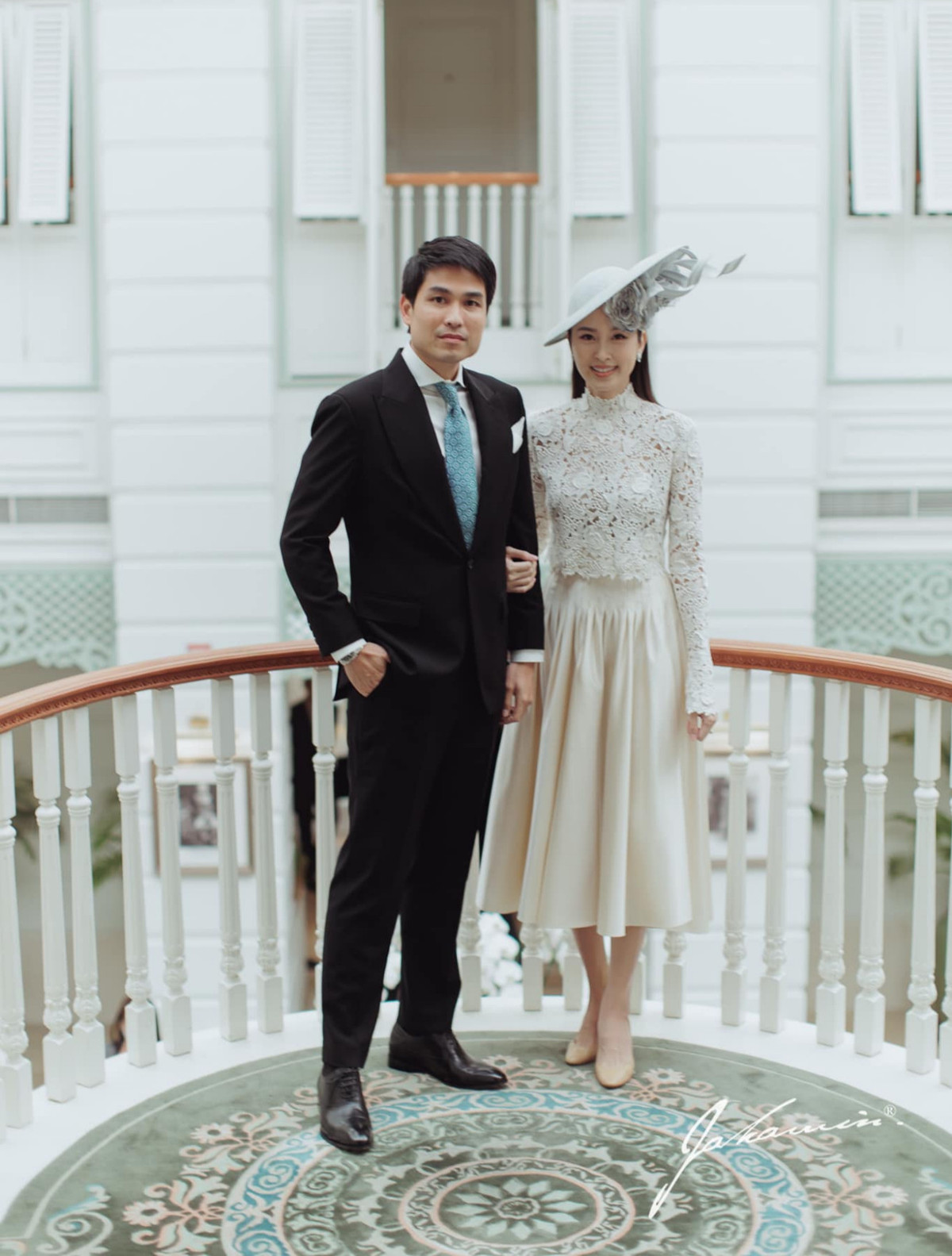 Ngày 20/2 cặp đôi đã làm lễ gia tiên tại gia đình nhà chồng. Đây là nghi lễ truyền thống của Thái Lan.