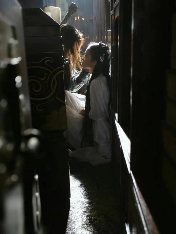 Khán giả cũng phải động lòng trước hậu trường Thần điêu đại hiệp được chụp lén như thế này.