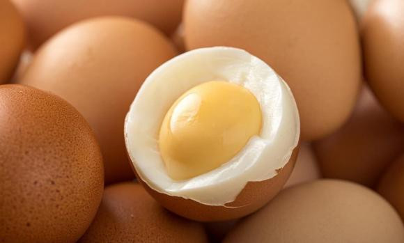 Thuong xuyen an trung luoc la bo gan hay hai gan?-Hinh-3