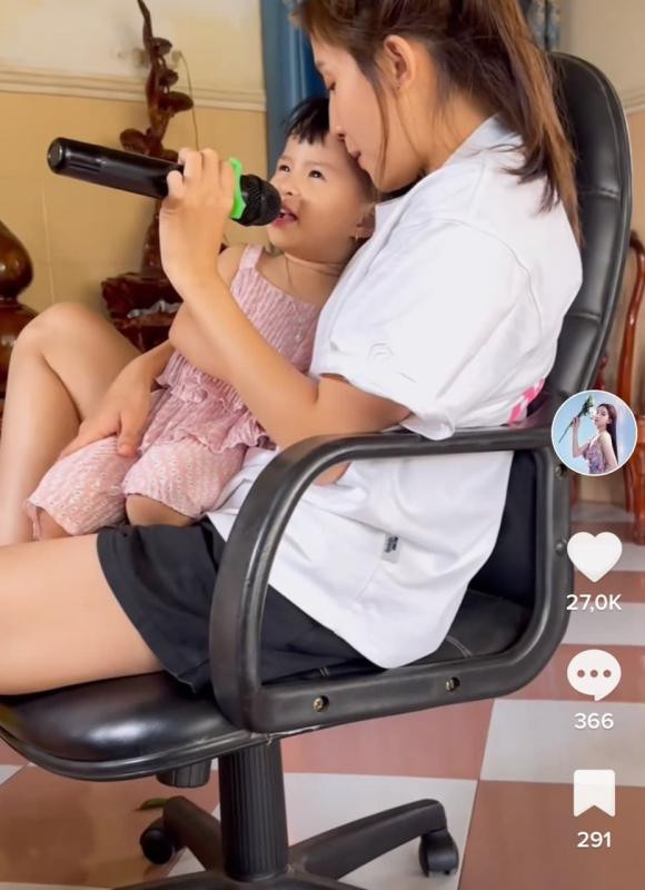 Con gai Thien An tro tai ca hat, thua huong gen troi tu Jack-Hinh-2