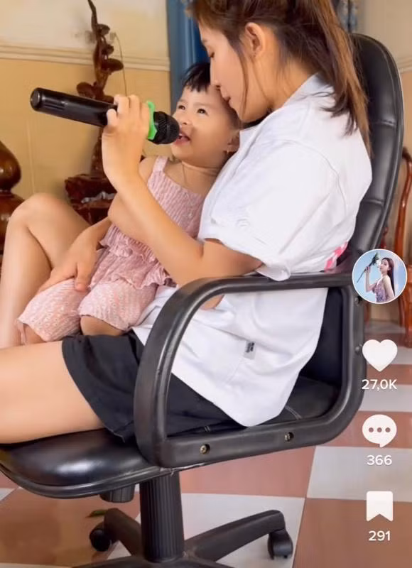 Con gai Thien An tro tai ca hat, thua huong gen troi tu Jack-Hinh-2