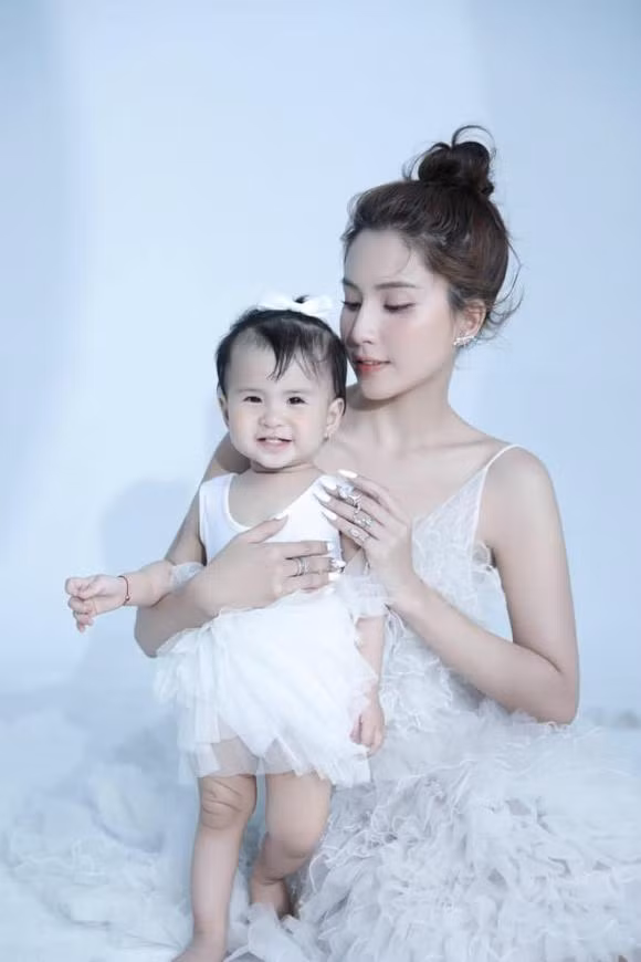 Con gai Thien An tro tai ca hat, thua huong gen troi tu Jack