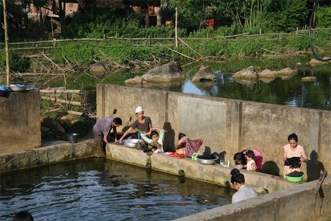 Tục tắm tiên và lời đồn ma quái ở giếng thần xứ Mường ảnh 1