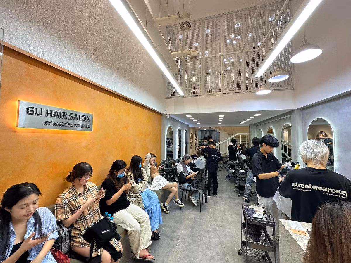 Tiem nail, salon toc kin khach den tan nua dem