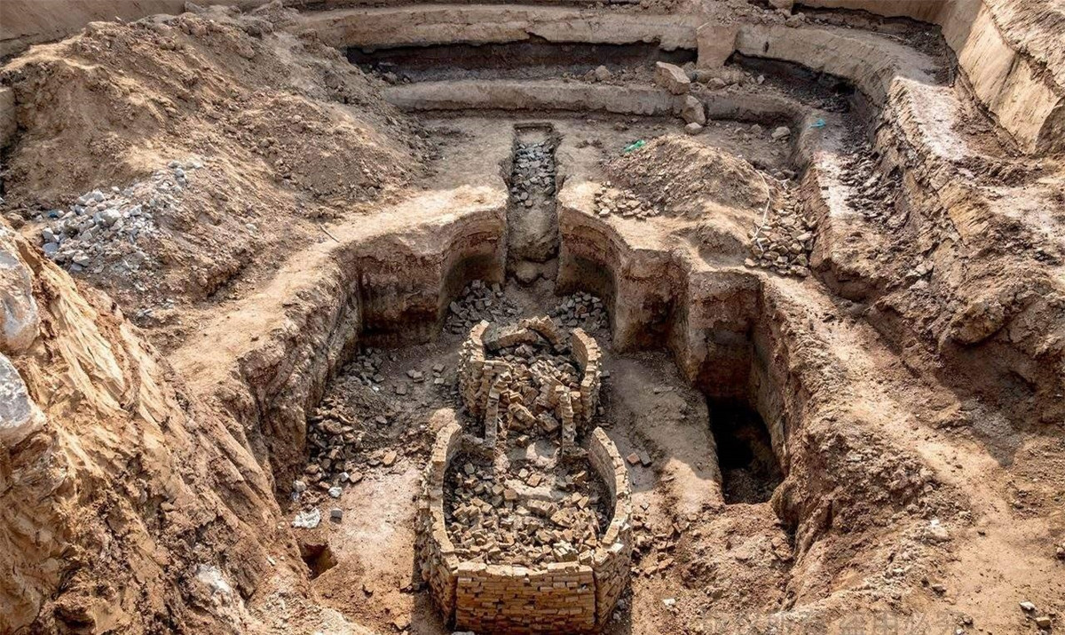 Mất lợn, lão nông báo cảnh sát khi phát hiện chiếc hố bí ẩn - Hình 4 Mat lon, lao nong bao canh sat khi phat hien chiec ho bi an-Hinh-4