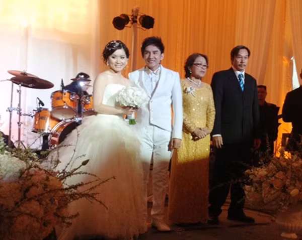 Đan Trường chia sẻ hình ảnh lam lũ của mẹ ruột là điều anh đau đáu nhất trong tim. Nam ca sĩ coi đây là điểm khởi đầu cho hành trình nỗ lực thành công của mình. "Nhiều hôm, tôi phải chứng kiến cảnh mẹ đi làm về khuya trong mưa gió, dắt xe đạp cọc cạch. Về tới nhà, mẹ còn phải lau dọn, giặt giũ. Những hình ảnh lam lũ của mẹ thôi thúc tôi phải phấn đấu, nỗ lực", Đan Trường nói.