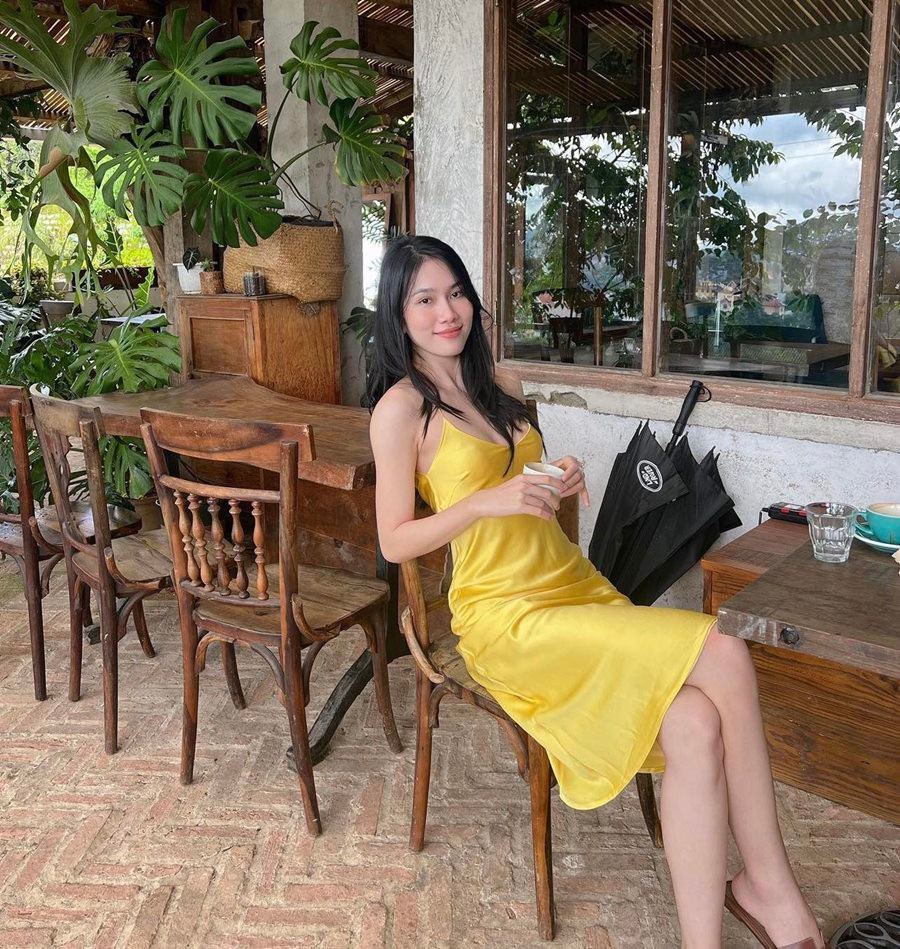 Trang phục từ lụa mang tới sự thanh thoát, nhẹ nhàng và sang trọng cho người mặc. Phom dáng rộng tạo sự thoải mái nhất cho bạn ở trong hoạt động đời thường. Ngoài ra, chất liệu thoáng mát là yếu tố giúp trang phục từ lụa giải nhiệt cơ thể người mặc hiệu quả hơn trong những ngày hè.