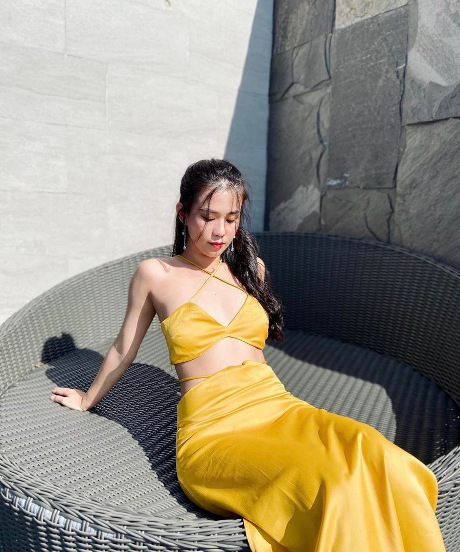 Chất liệu lụa được các nhà mốt sử dụng trên nhiều phom dáng khác nhau. Bạn có thể mặc cho thời trang ứng dụng đời thường, mặc khi đi du lịch hoặc mặc chúng khi tham gia những sự kiện giải trí... Thêm thắt những món phụ kiện và chọn layout trang điểm phù hợp, bạn sẽ tỏa sáng theo cách riêng.