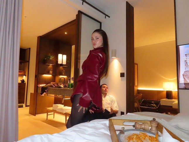 Con dau Beckham bi chi trich vi chuc mung bo chong thieu tinh te-Hinh-2