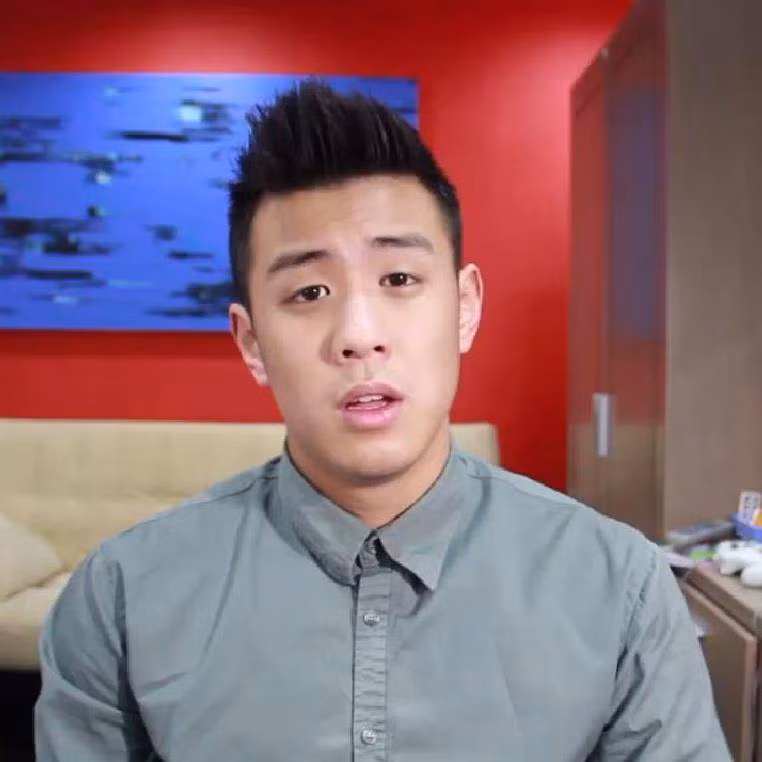 Vlogger doi dau chon o an, JVevermind vua quay lai thanh 