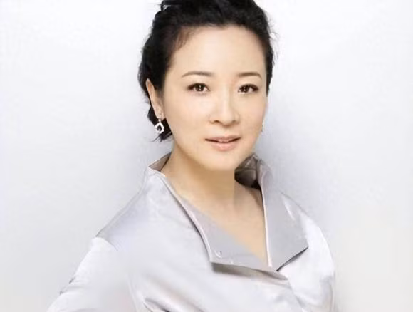 Nu dien vien hang nhat quoc dan, nhieu lan 