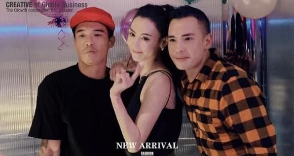 Nhìn nhan sắc thật của Trương Bá Chi khiến nhiều người khó nhận ra cô. Trong ảnh, có thể thấy quầng mắt và rãnh mũi, má của cô rất sâu, da mặt tương đối chùng nhão, vầng trán rộng khiến trông cô già rất nhiều.