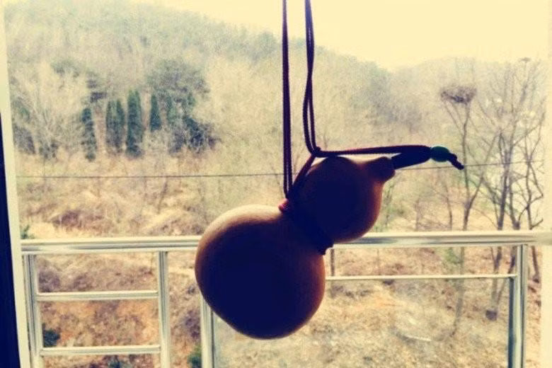 Dat 3 thu truoc cua so thu hut tai loc, chan dung van xui-Hinh-3