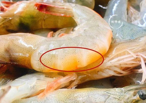 Mua tom nen chon tom thang hay tom cong?-Hinh-4