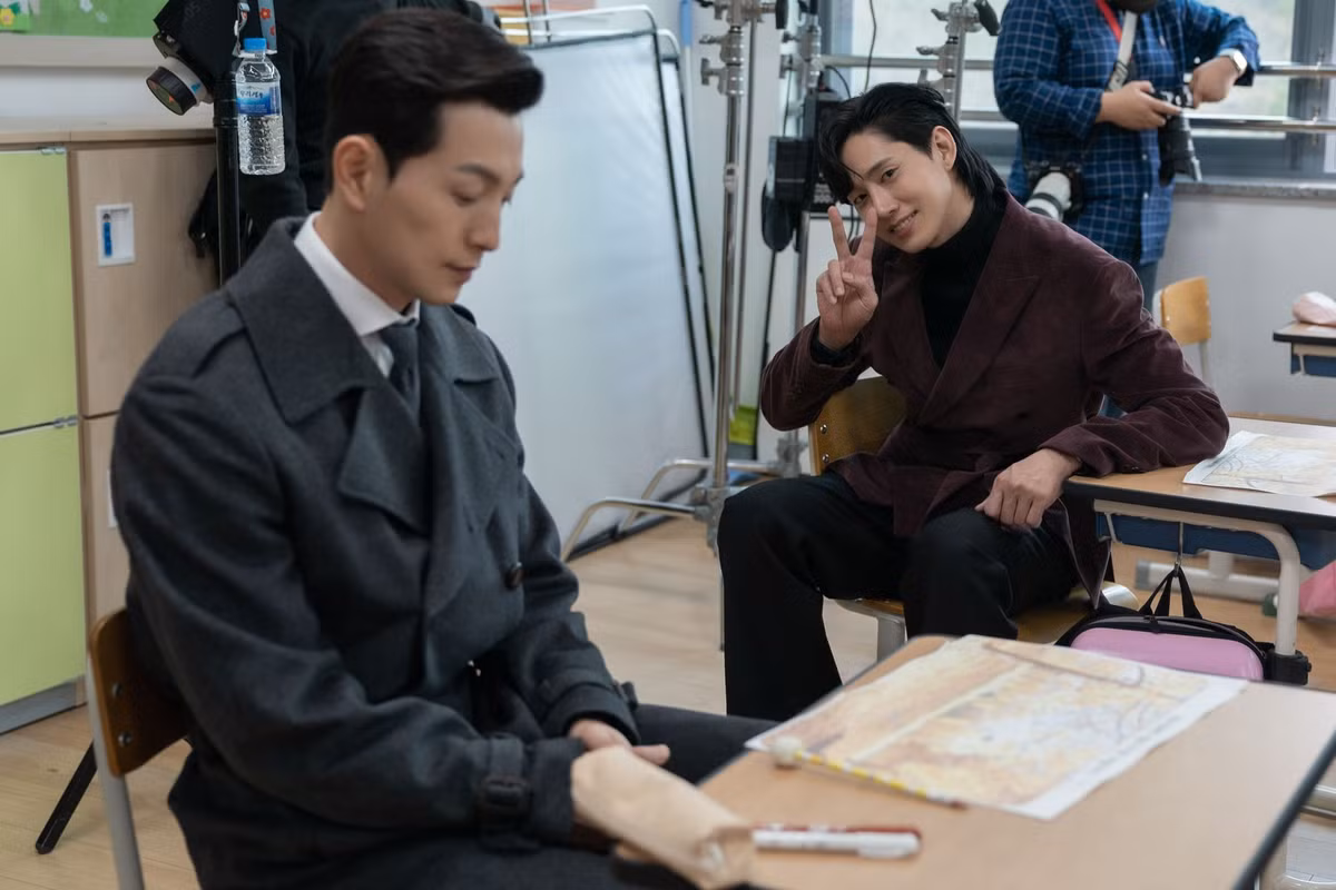 Hậu trường phim Song Hye Kyo vào vai máu lạnh đang gây sốt - Hình 7 Hau truong phim Song Hye Kyo vao vai mau lanh dang gay sot-Hinh-7