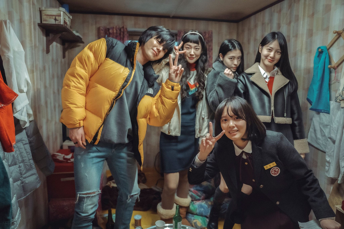 Hậu trường phim Song Hye Kyo vào vai máu lạnh đang gây sốt - Hình 2 Hau truong phim Song Hye Kyo vao vai mau lanh dang gay sot-Hinh-2