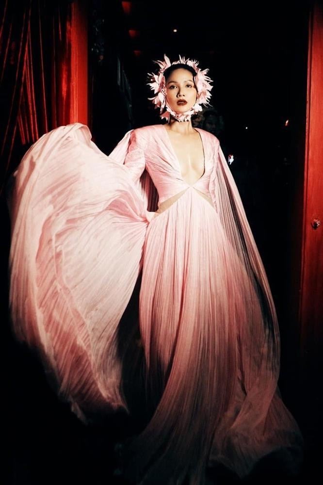 Thu nhap cua Hoa hau: Nguoi 25 ty/nam, nguoi 15 phut kiem 25 trieu