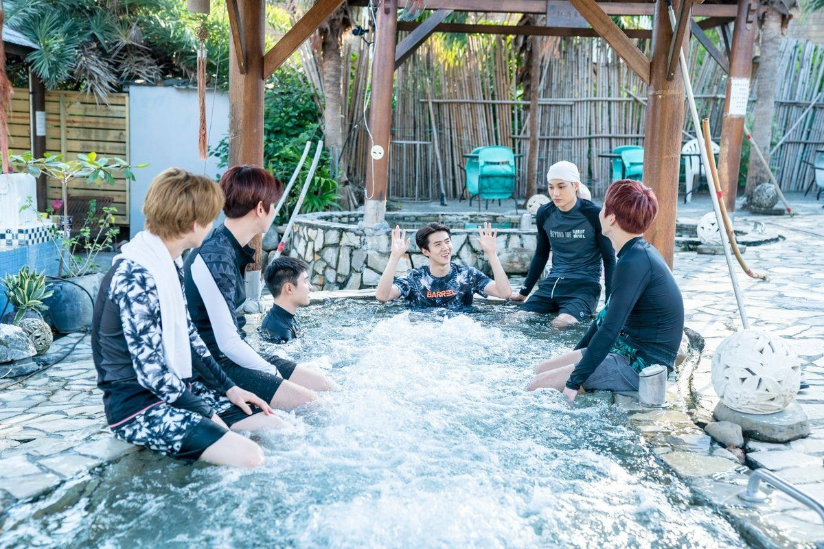 Dang sau hinh anh cuoc song that cua BlackPink, BTS-Hinh-13