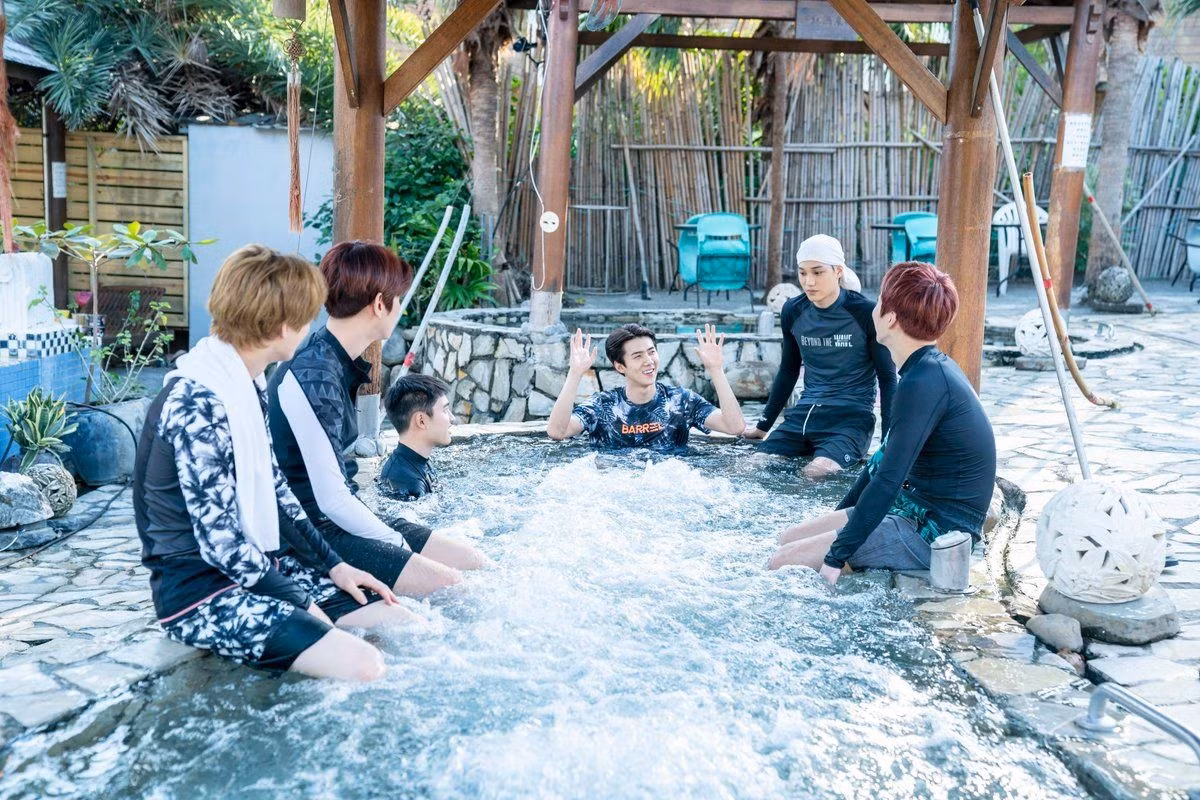 Dang sau hinh anh cuoc song that cua BlackPink, BTS-Hinh-13