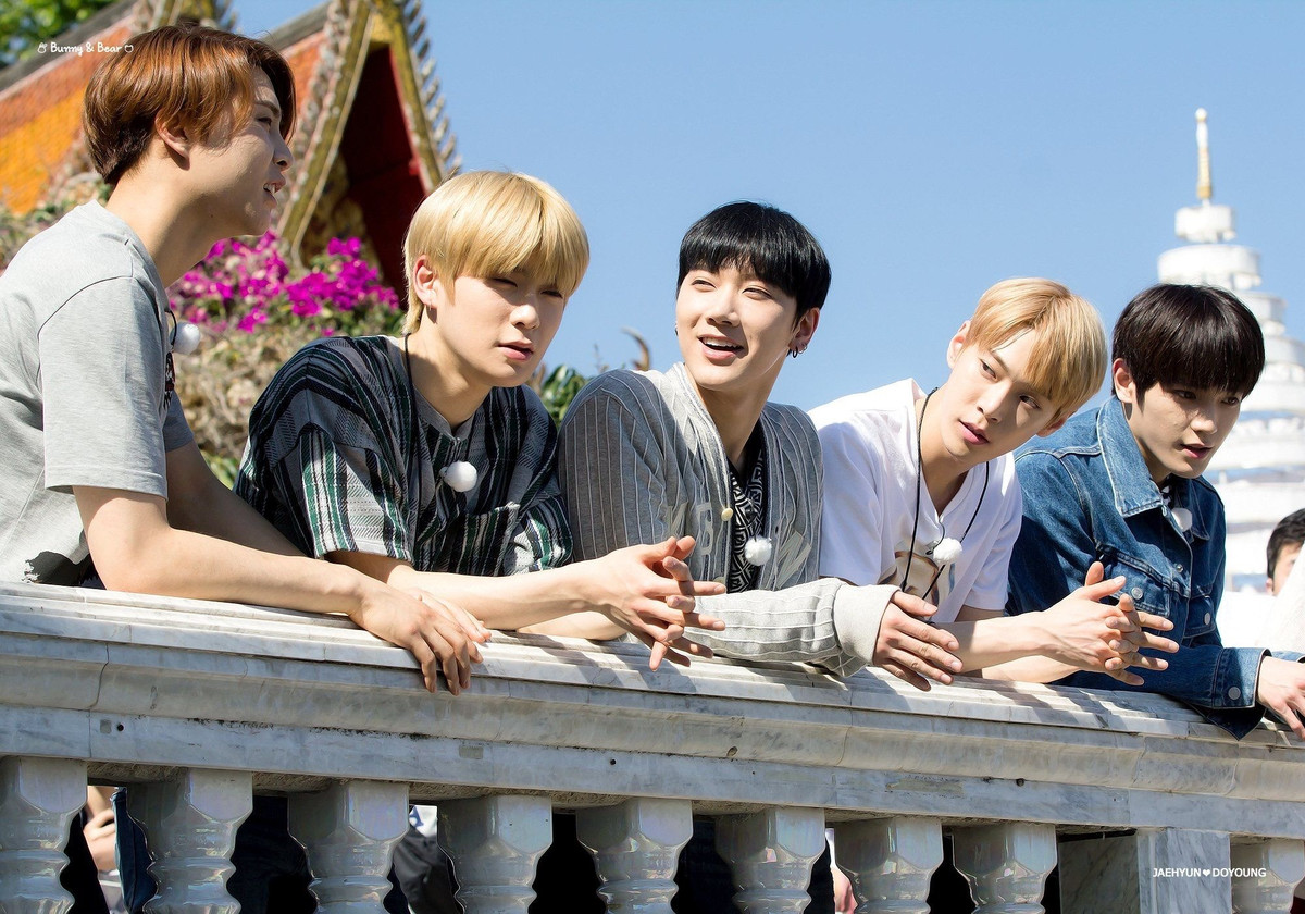 Dang sau hinh anh cuoc song that cua BlackPink, BTS-Hinh-12