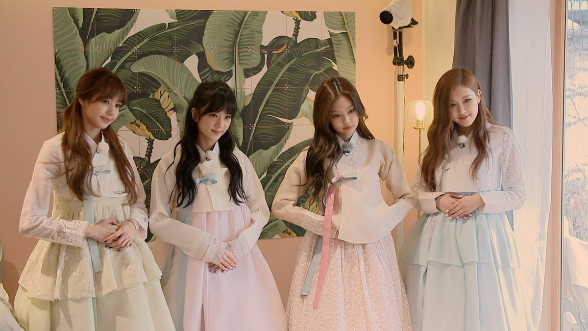 Dang sau hinh anh cuoc song that cua BlackPink, BTS-Hinh-6