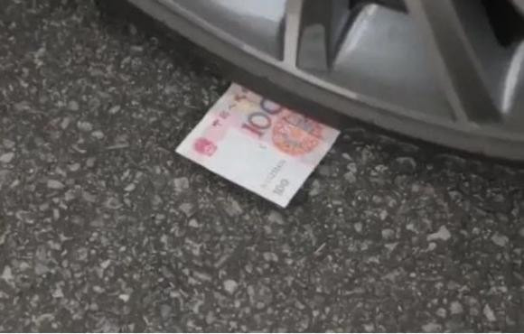 Gap 5 thu nay tren duong dung nhat, keo phien to