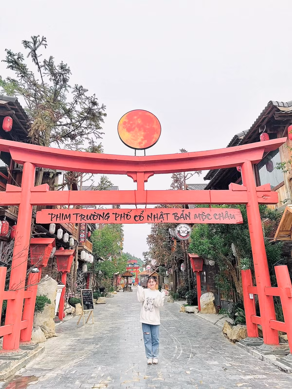 Thich thu kham pha pho di bo cho dem Moc Chau