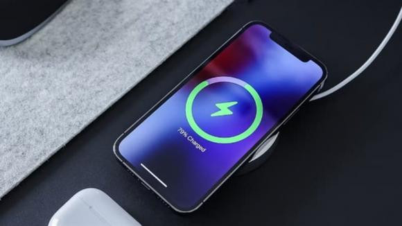 Nen sac pin dien thoai khi con bao nhieu phan tram?-Hinh-2