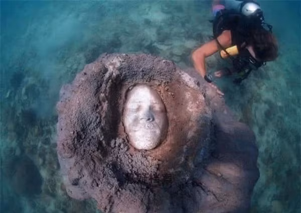 Tho lan tim thay nhung khuon mat bi an duoi day bien-Hinh-2